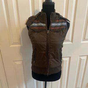 Super Cute vest!! Looks vintage.